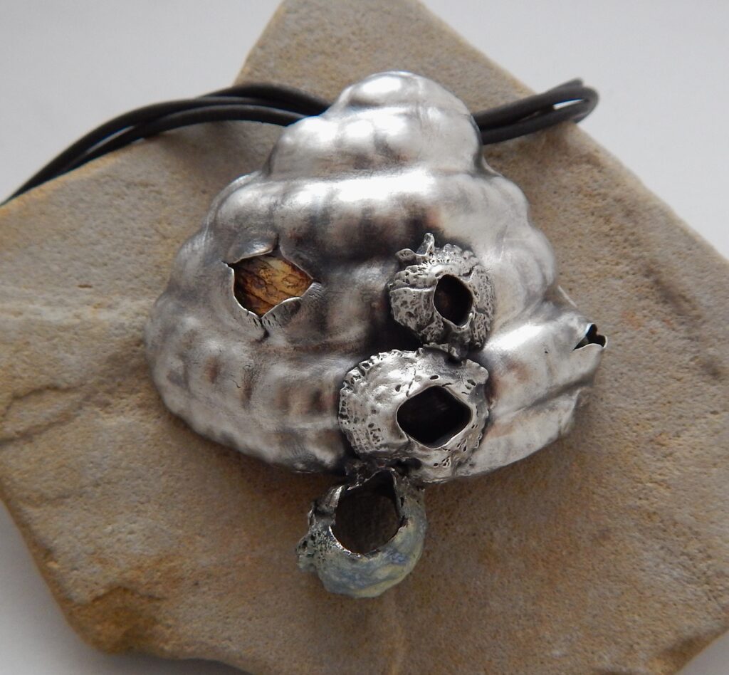 Venerid Clam Shell & Barnacles
neckpiece

Sterling silver, 24K Keum boo gold,
neoprene neck cord
Shell - 6.5cm x 6.5cm

$300
